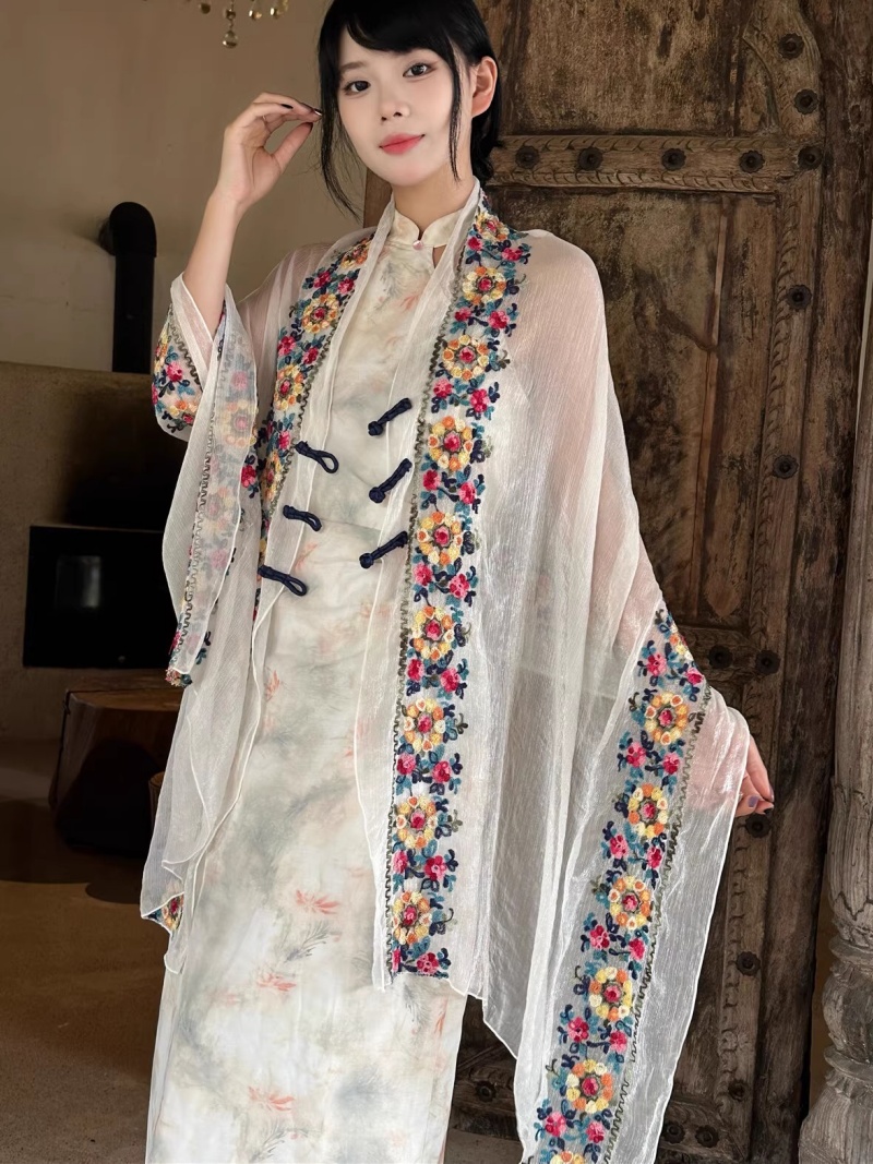 Nowa letnia narzutka z haftem  – Ethnic Fashion Photography recenzja i cena