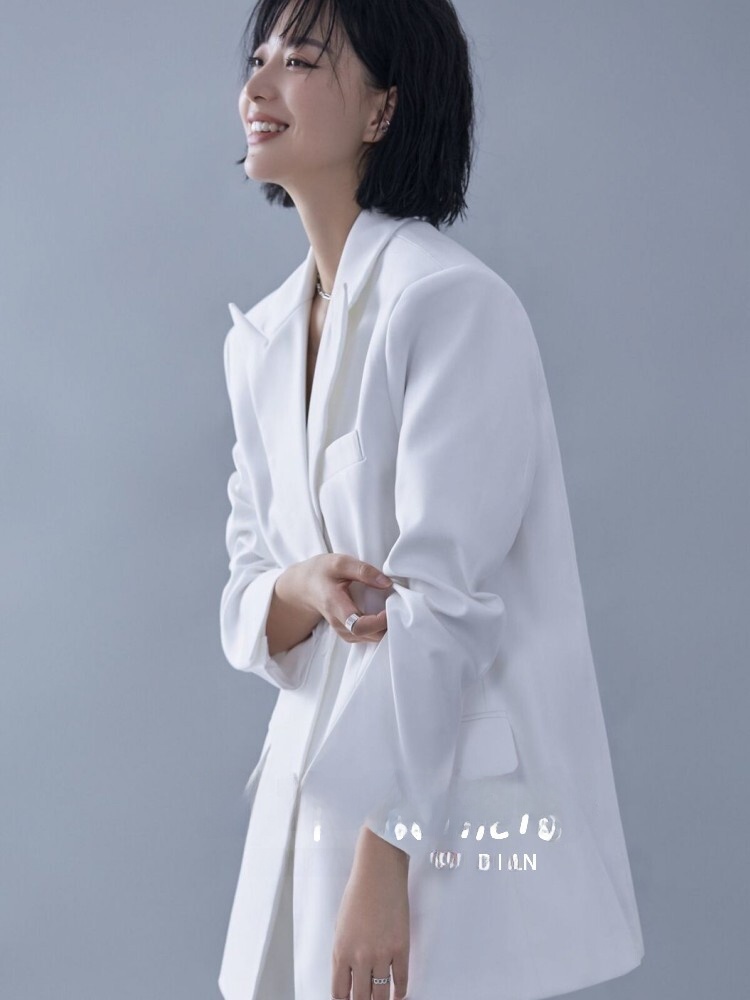 Biały garnitur, motyw, magazyn – Ethnic Fashion Magazine recenzja i cena